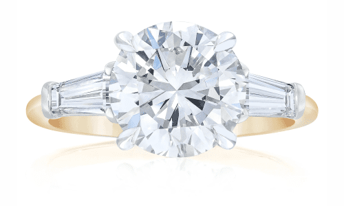 Diamond ring's image for users to explan the points to be considered while purchasing a new ring.